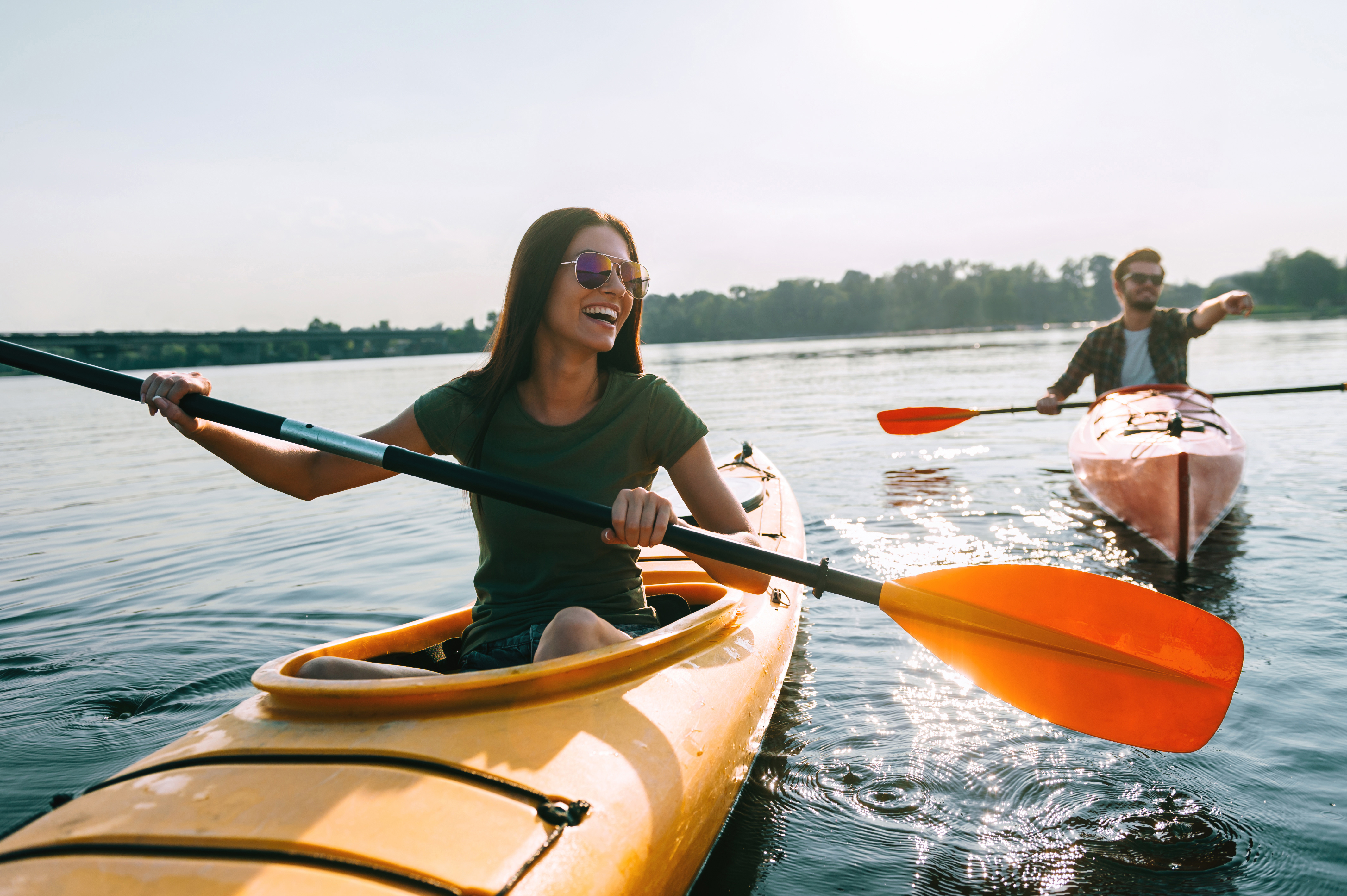 Couple kayaking together. Beautiful young couple kayaking on lake together and smiling Constituer son patrimoine à Cholet