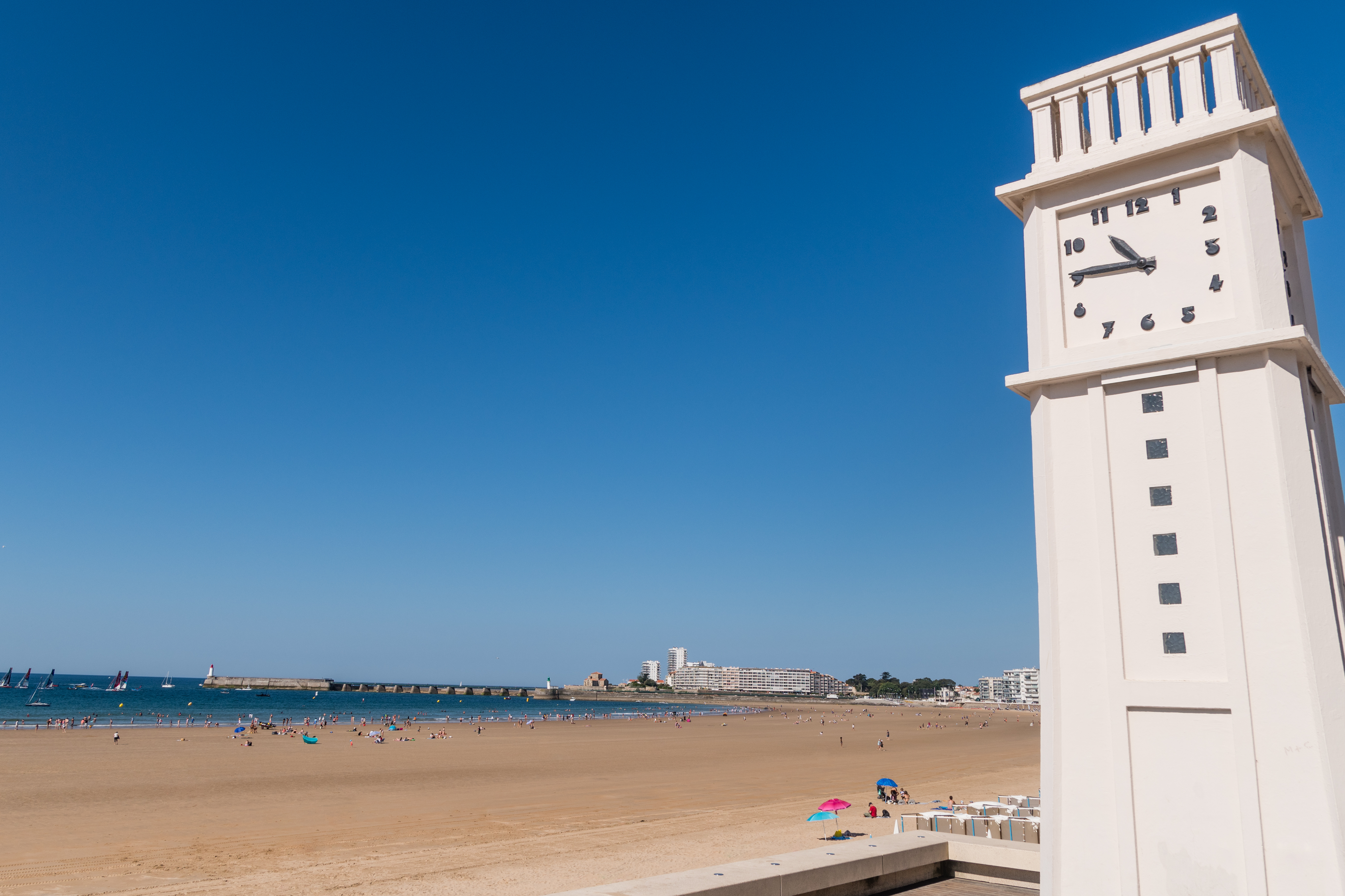 L’horloge du remblai des Sables d’Olonne en Vendée Acheter un bien aux Sables-d'Olonne