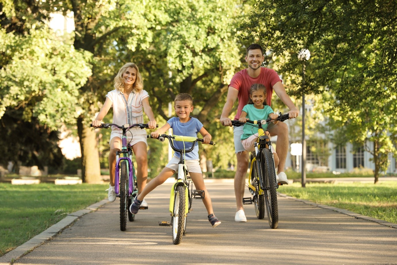 famille-avec-garçon-vélo Immobilier locatif à Montaigu